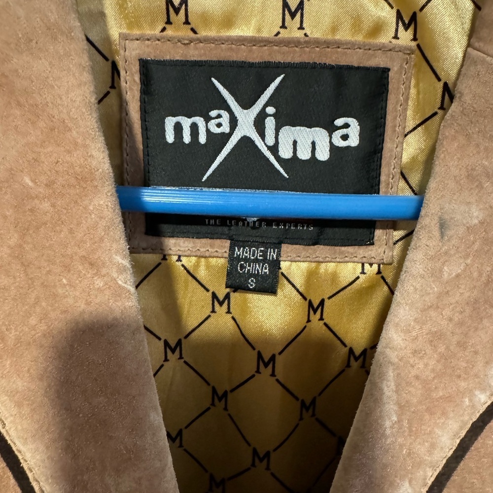 Maxima Women’s Suede Tan Jacket Size Small Tailored Fit 3 button closure - Picture 4 of 9